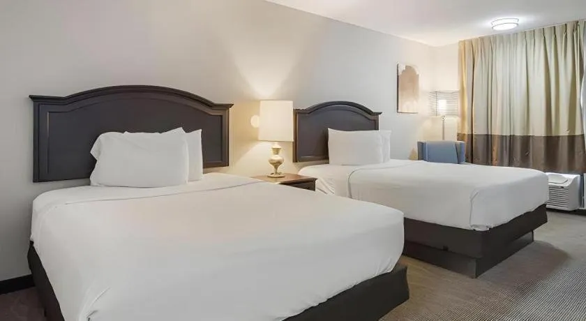 Bed in Rodeway Inn Lumberton Central