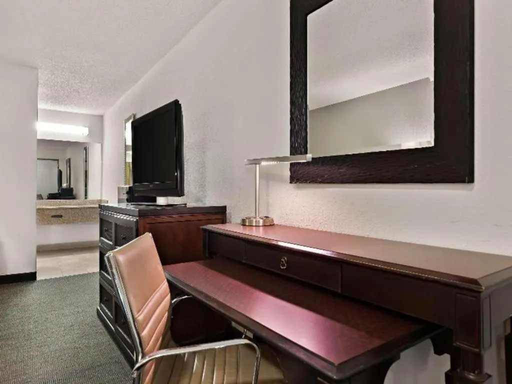 Rodeway Inn Lumberton Central