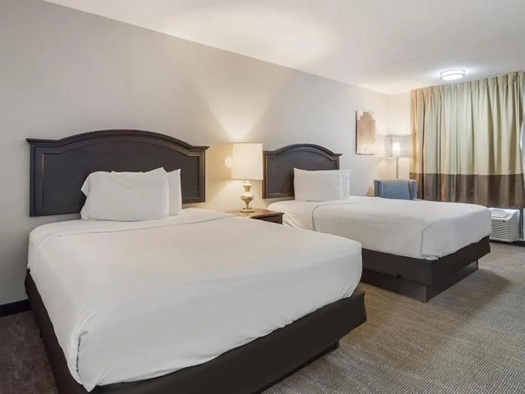 Bed in Rodeway Inn Lumberton Central