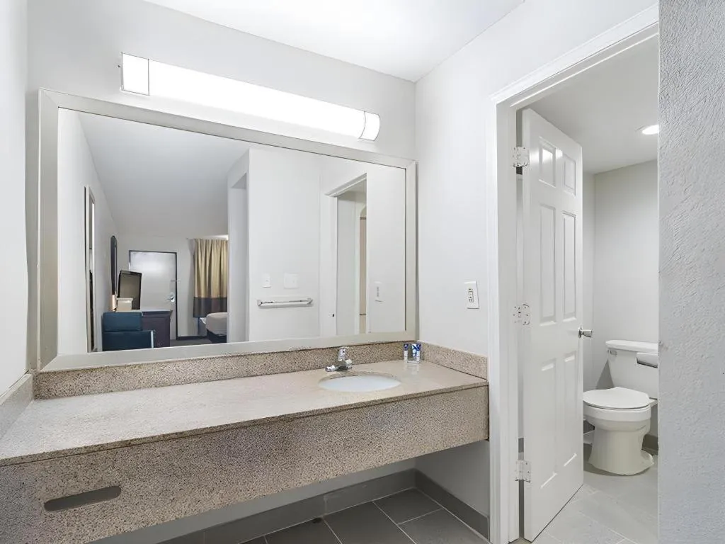 Rodeway Inn Lumberton Central