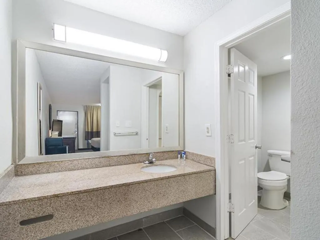 Rodeway Inn Lumberton Central