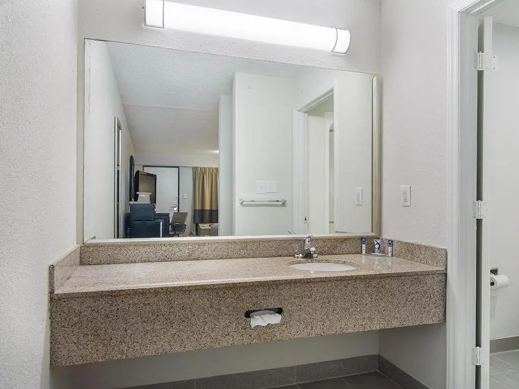 Rodeway Inn Lumberton Central