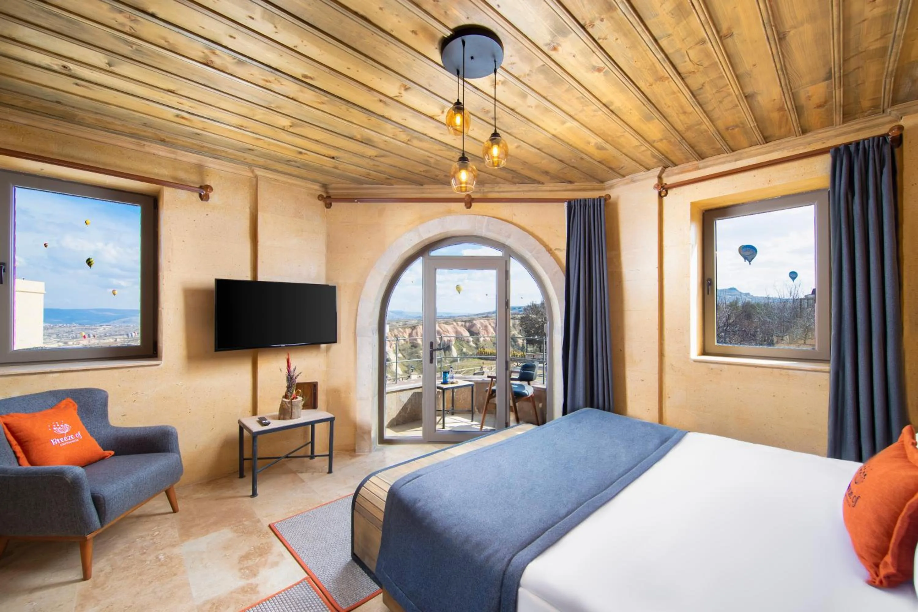 Photo of the whole room, Bed in Breeze Of Cappadocia