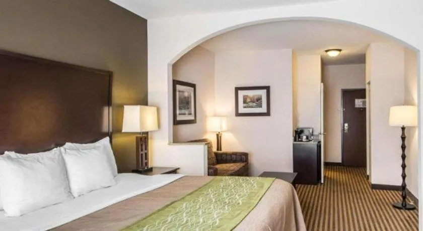 Bed in Comfort Inn & Suites Alva