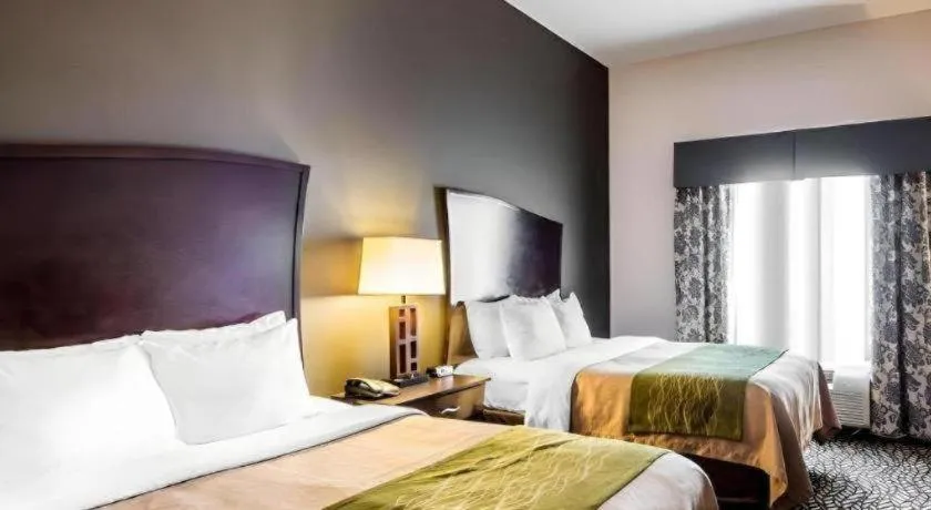 Bed in Comfort Inn & Suites Alva