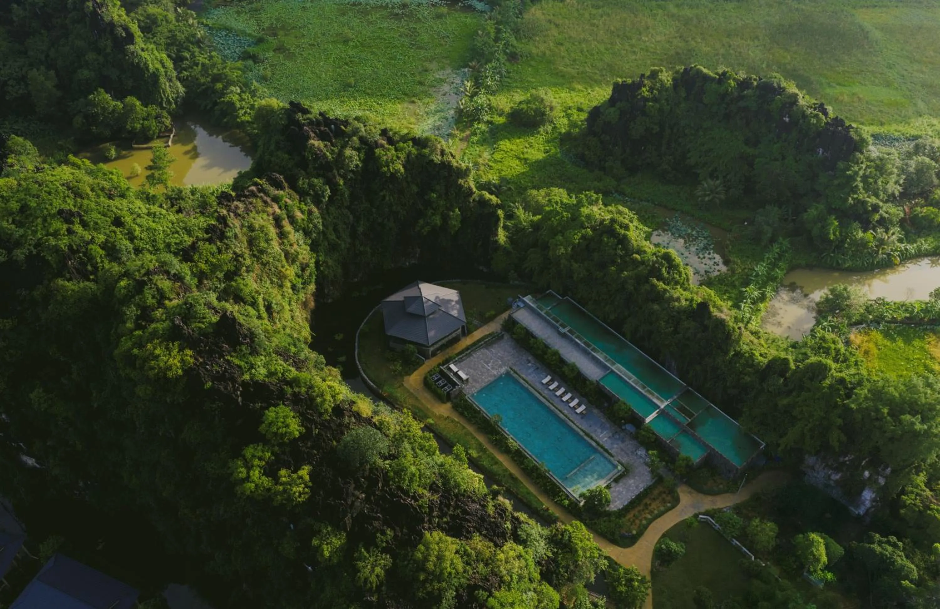 Day in Jiva Hoa Lu Retreat