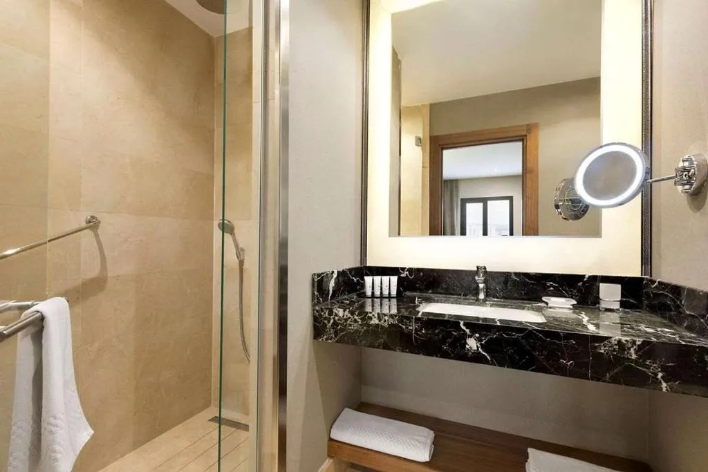 Bathroom in Ramada By Wyndham Elazığ