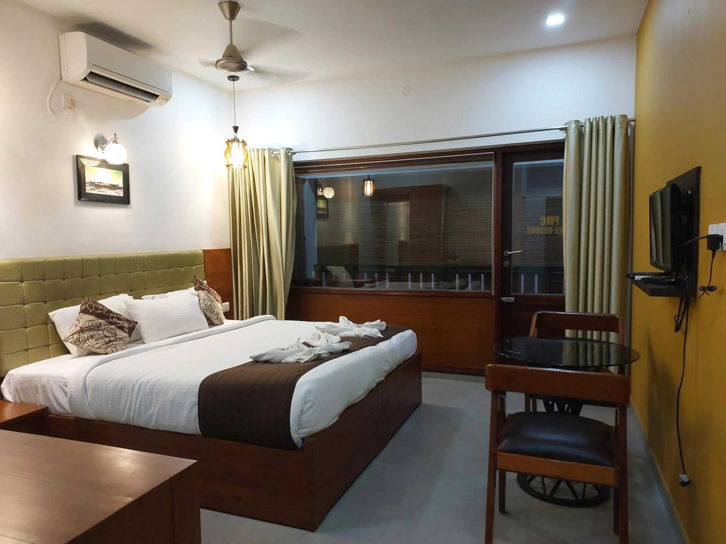 Bedroom, Bed in MIRAS PMC Lakeshore Resort