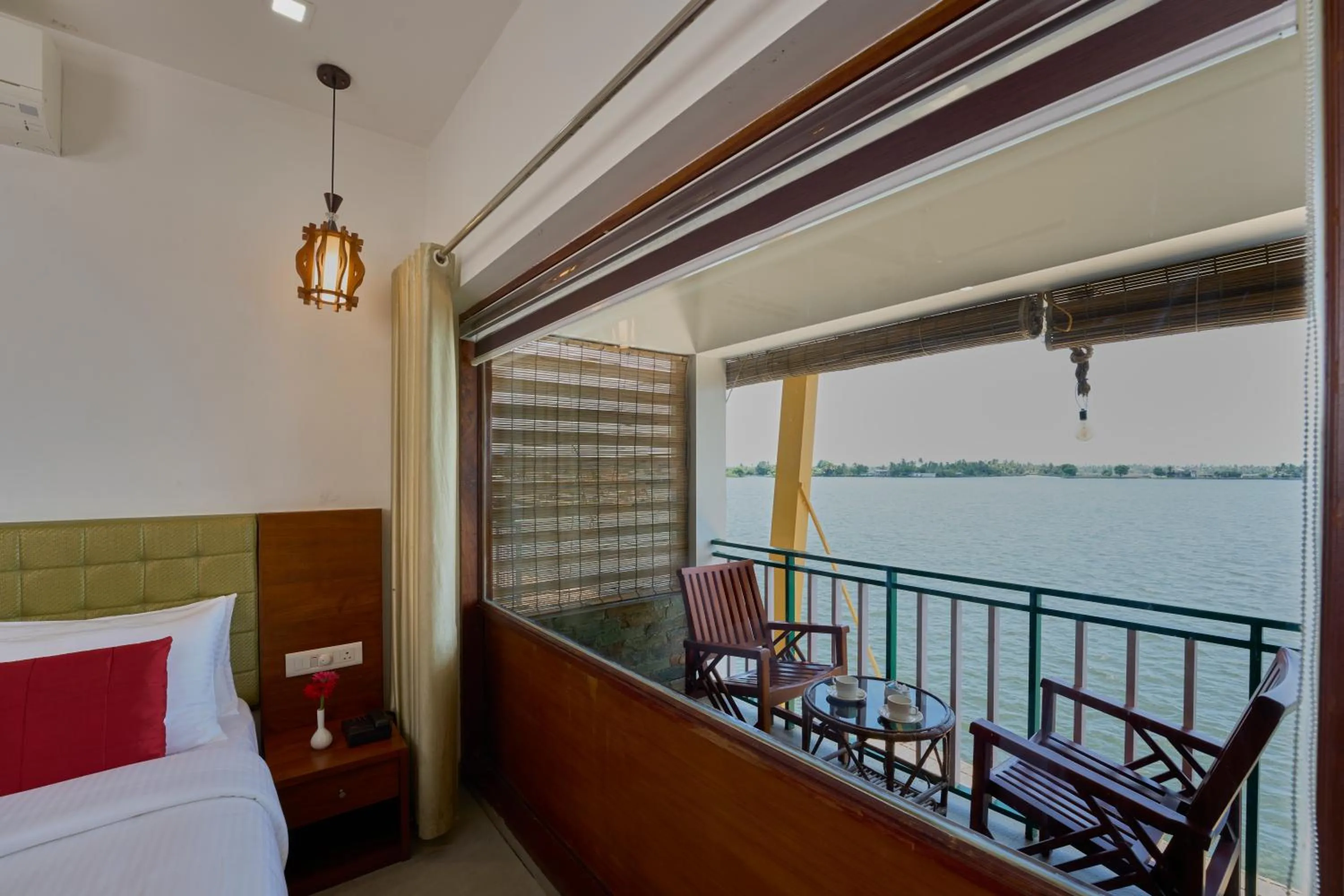 Living room, Bed in MIRAS PMC Lakeshore Resort