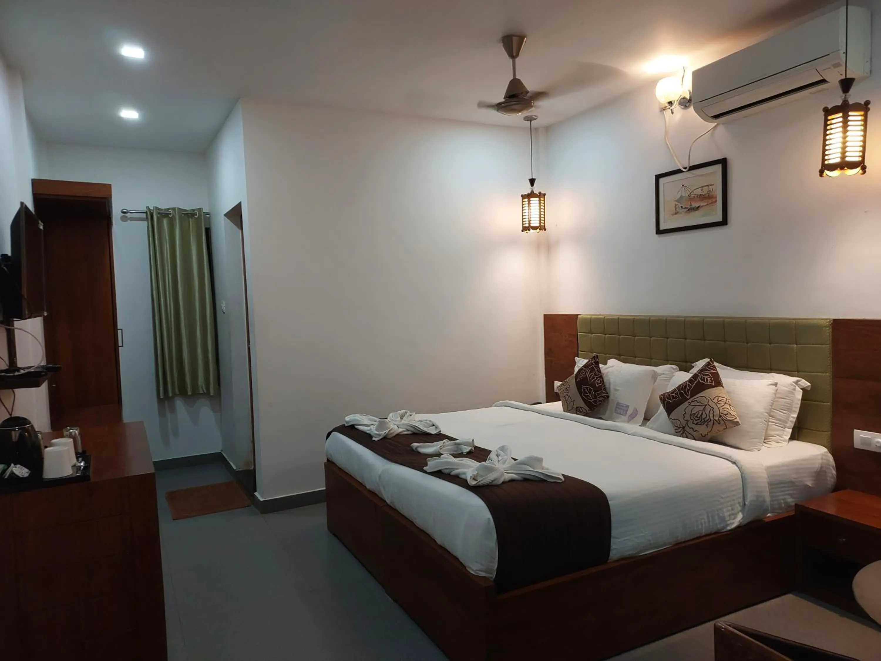 Bedroom, Bed in MIRAS PMC Lakeshore Resort