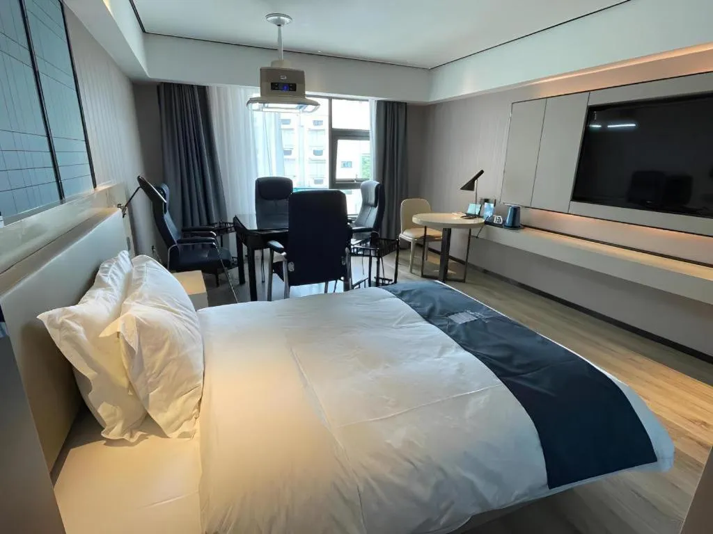 Bed in Echarm Hotel Changjiang Shilu