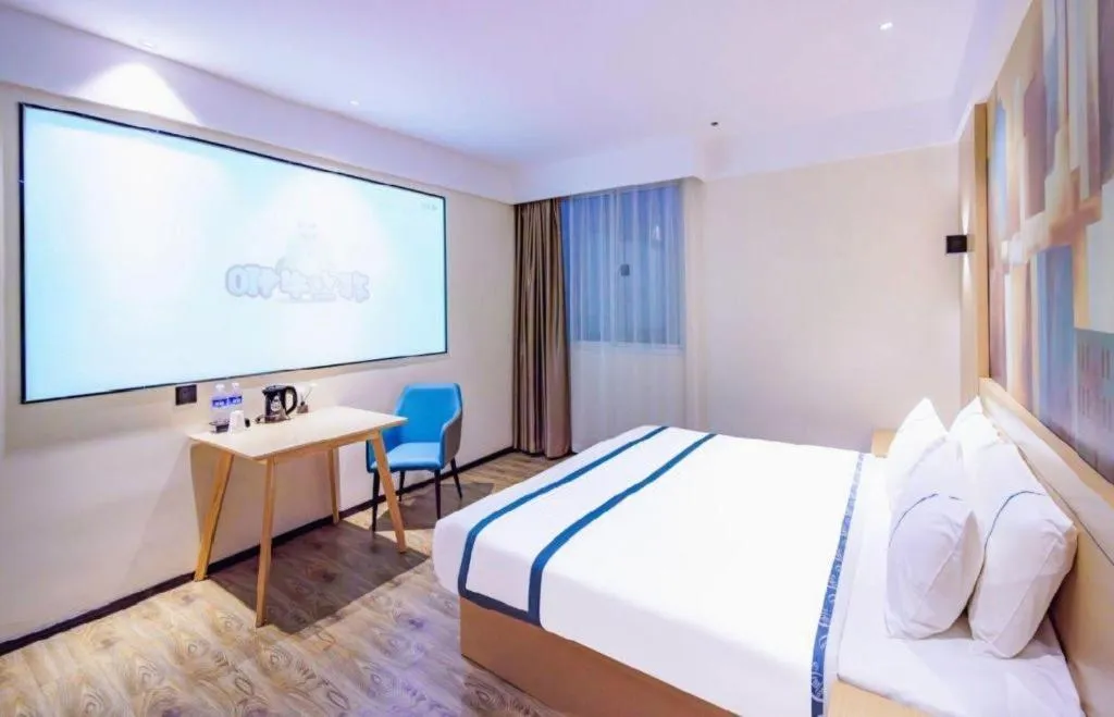 Bed in City Comfort Inn Wuhan Yangluo Wanda Plaza