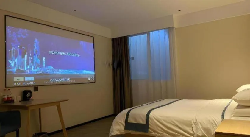 Bed in City Comfort Inn Wuhan Yangluo Wanda Plaza