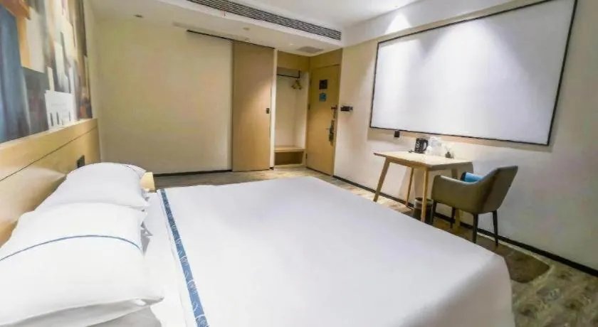 Bed in City Comfort Inn Wuhan Yangluo Wanda Plaza