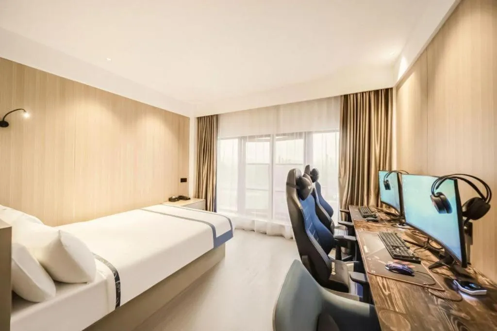 Bed in City Comfort Inn Wuhan Yangluo Wanda Plaza