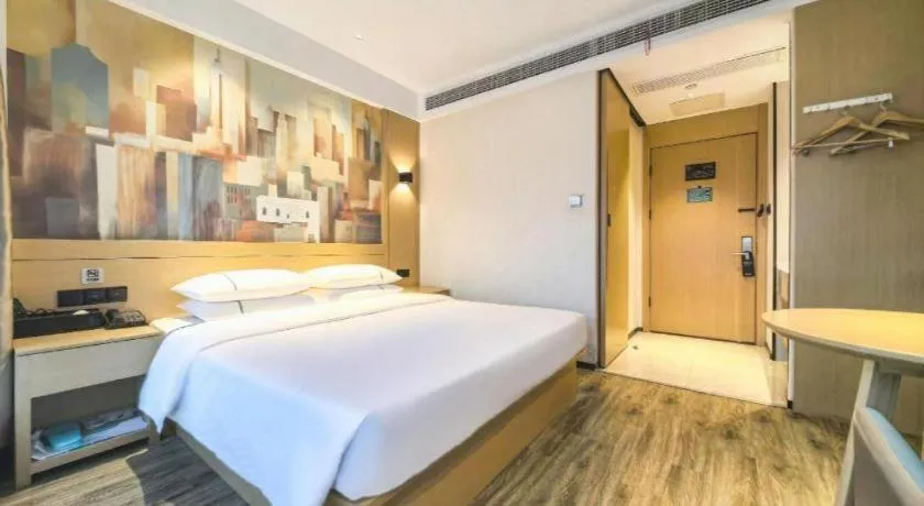 Bed in City Comfort Inn Wuhan Yangluo Wanda Plaza
