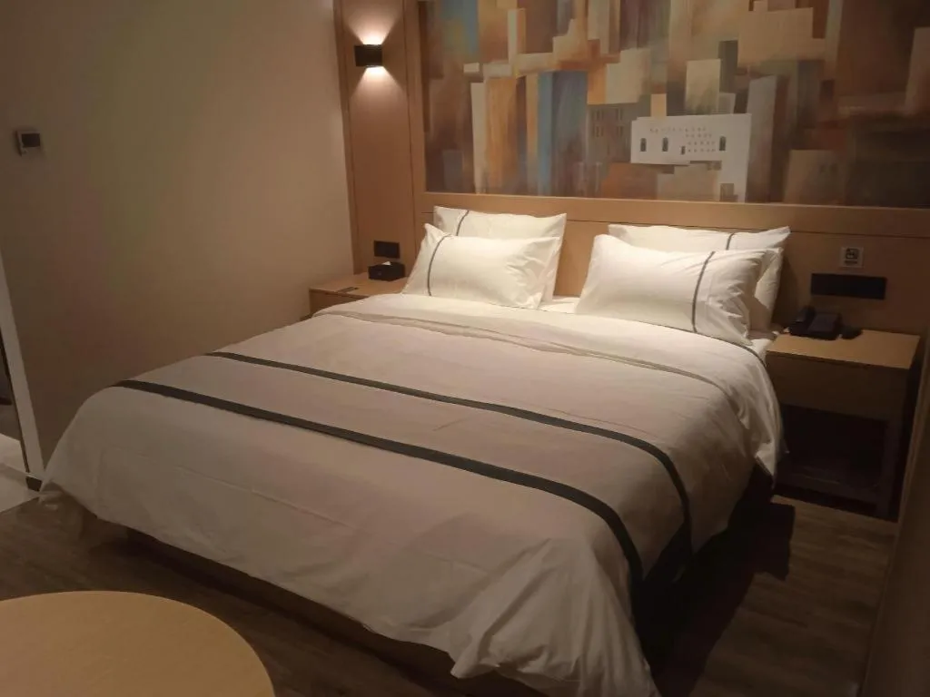 Bed in City Comfort Inn Wuhan Yangluo Wanda Plaza