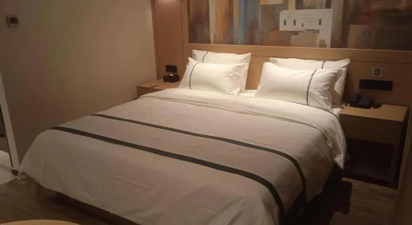 Bed in City Comfort Inn Wuhan Yangluo Wanda Plaza