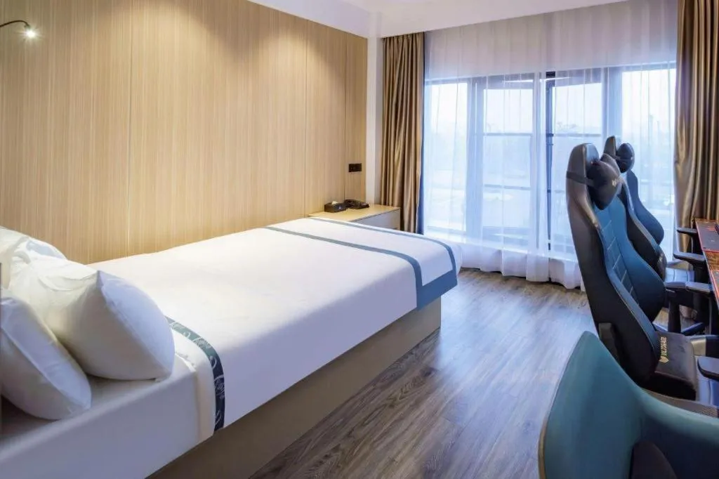Bed in City Comfort Inn Wuhan Yangluo Wanda Plaza
