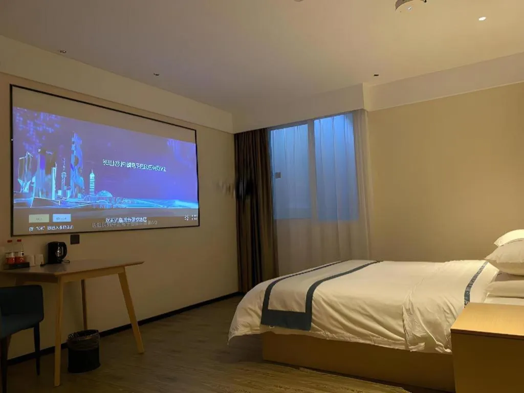 Bed in City Comfort Inn Wuhan Yangluo Wanda Plaza