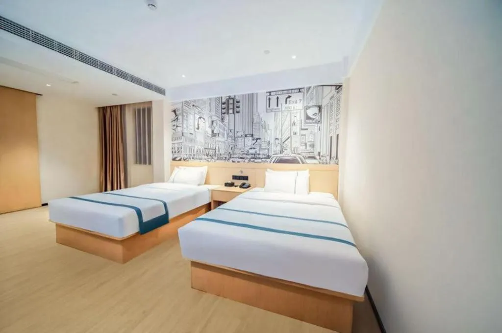 Bed in City Comfort Inn Wuhan Yangluo Wanda Plaza
