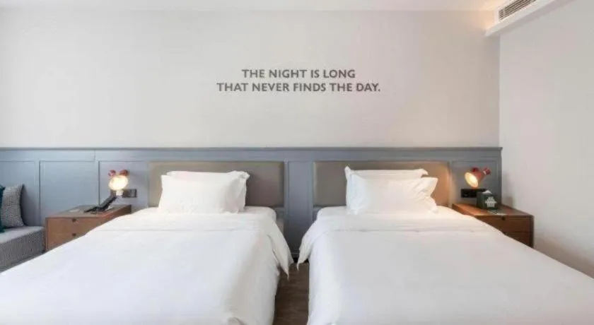 Bed in City Comfort Premier Hotel Nanning Guangxi University Zoo Metro Station