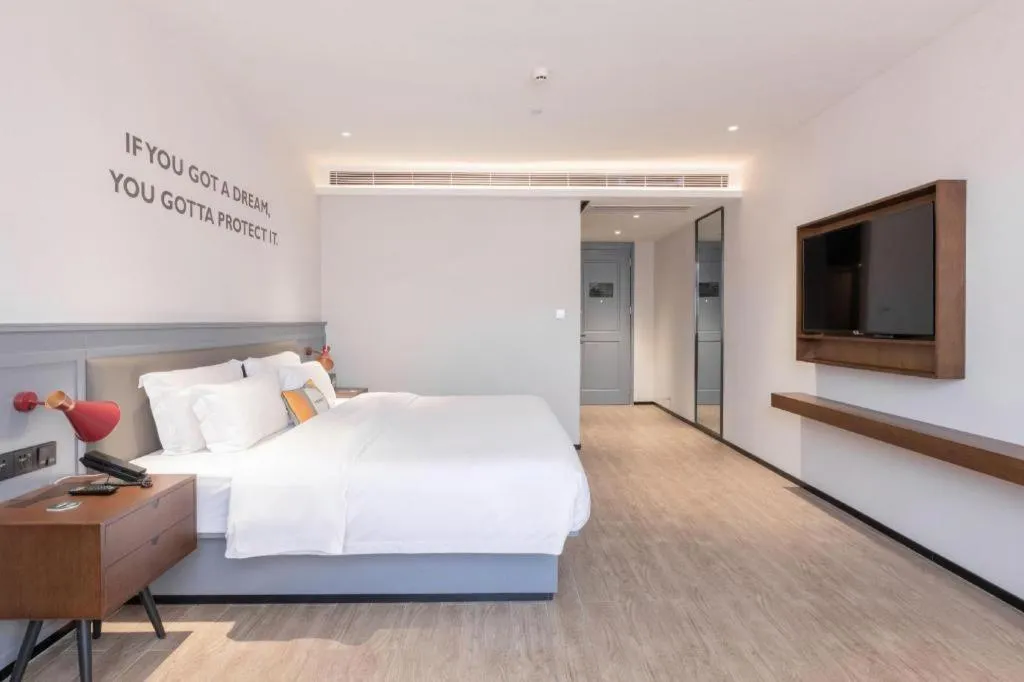 Bed in City Comfort Premier Hotel Nanning Guangxi University Zoo Metro Station