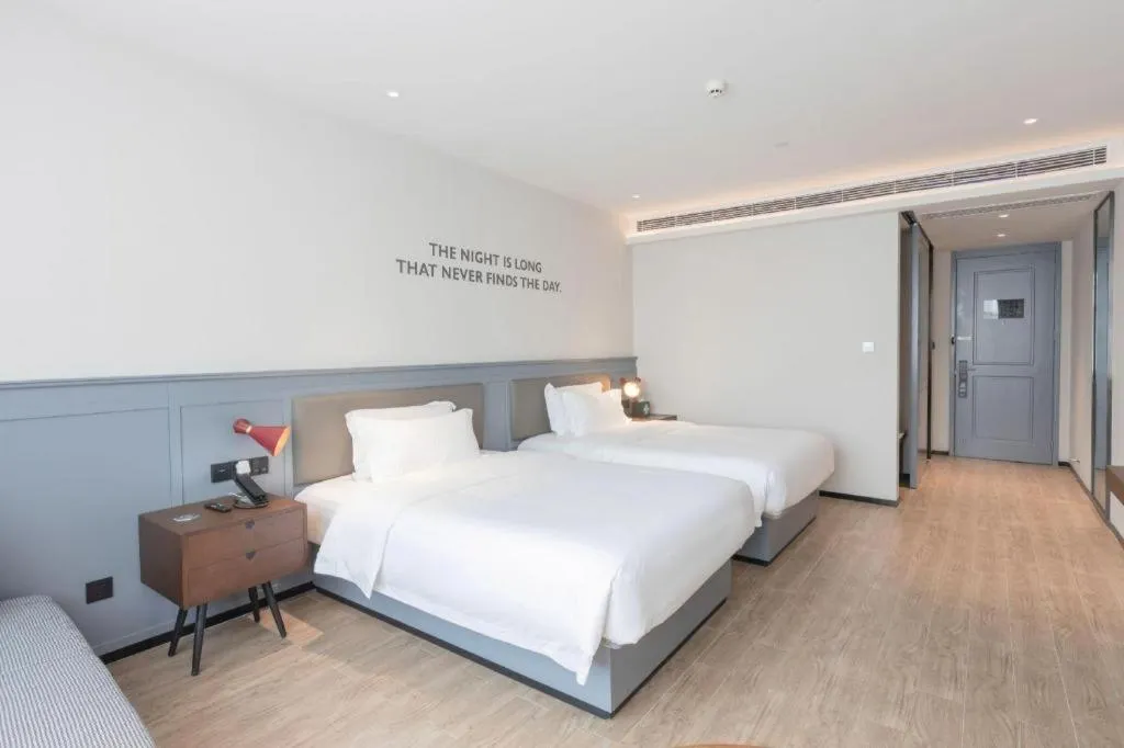 Bed in City Comfort Premier Hotel Nanning Guangxi University Zoo Metro Station