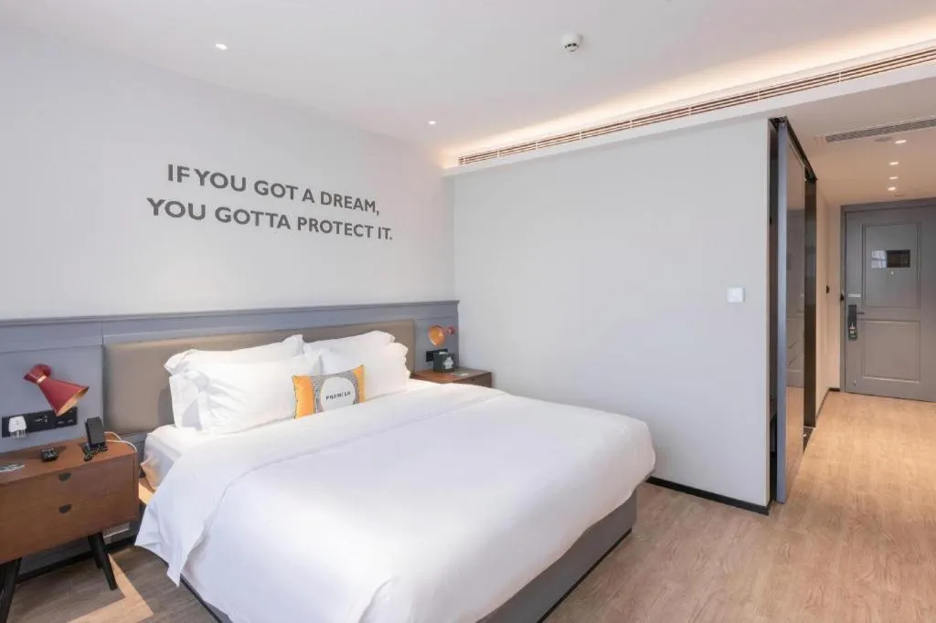 Bed in City Comfort Premier Hotel Nanning Guangxi University Zoo Metro Station