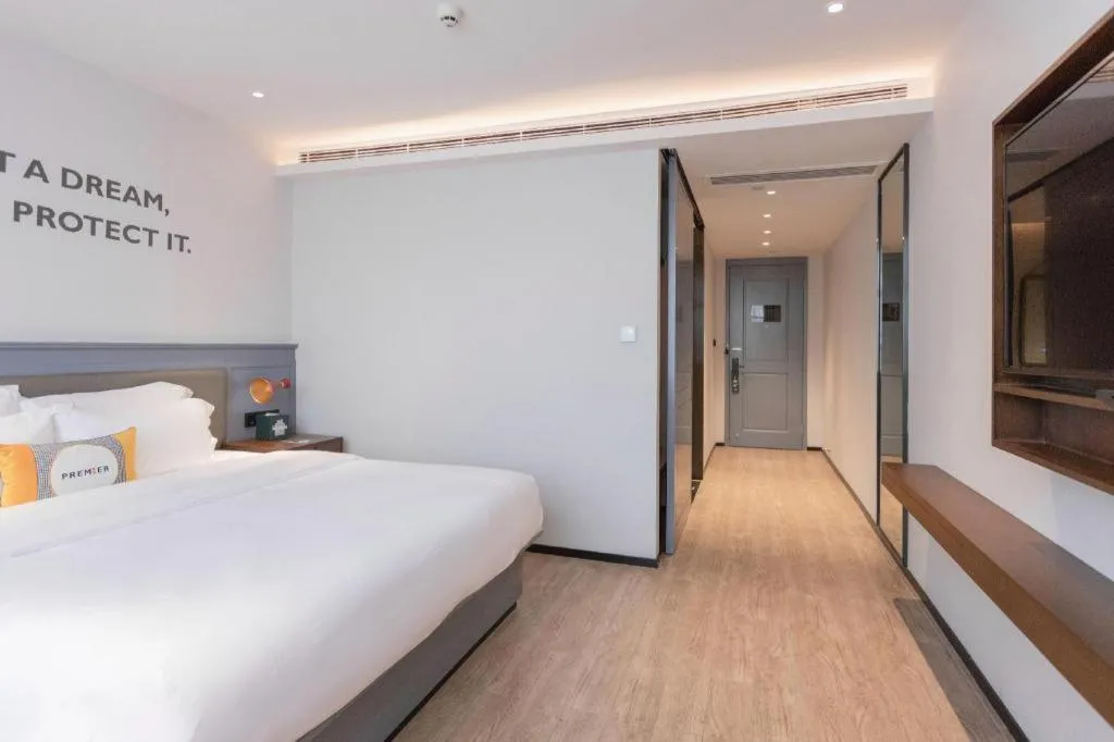 Bed in City Comfort Premier Hotel Nanning Guangxi University Zoo Metro Station