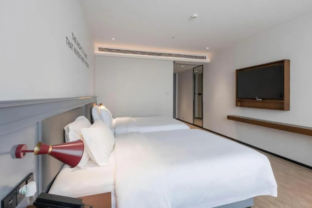 Bed in City Comfort Premier Hotel Nanning Guangxi University Zoo Metro Station