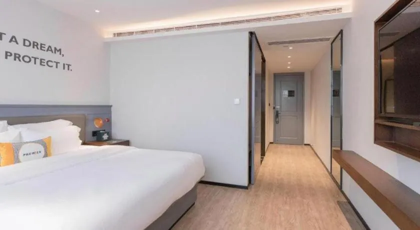 Bed in City Comfort Premier Hotel Nanning Guangxi University Zoo Metro Station