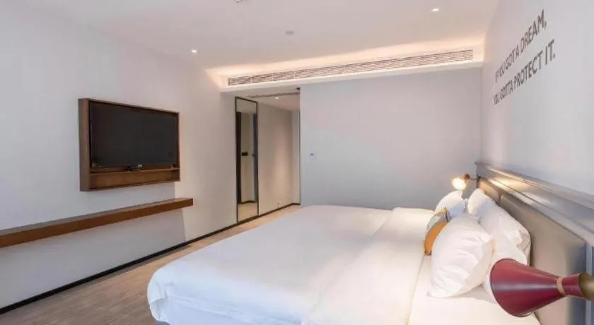 Bed in City Comfort Premier Hotel Nanning Guangxi University Zoo Metro Station