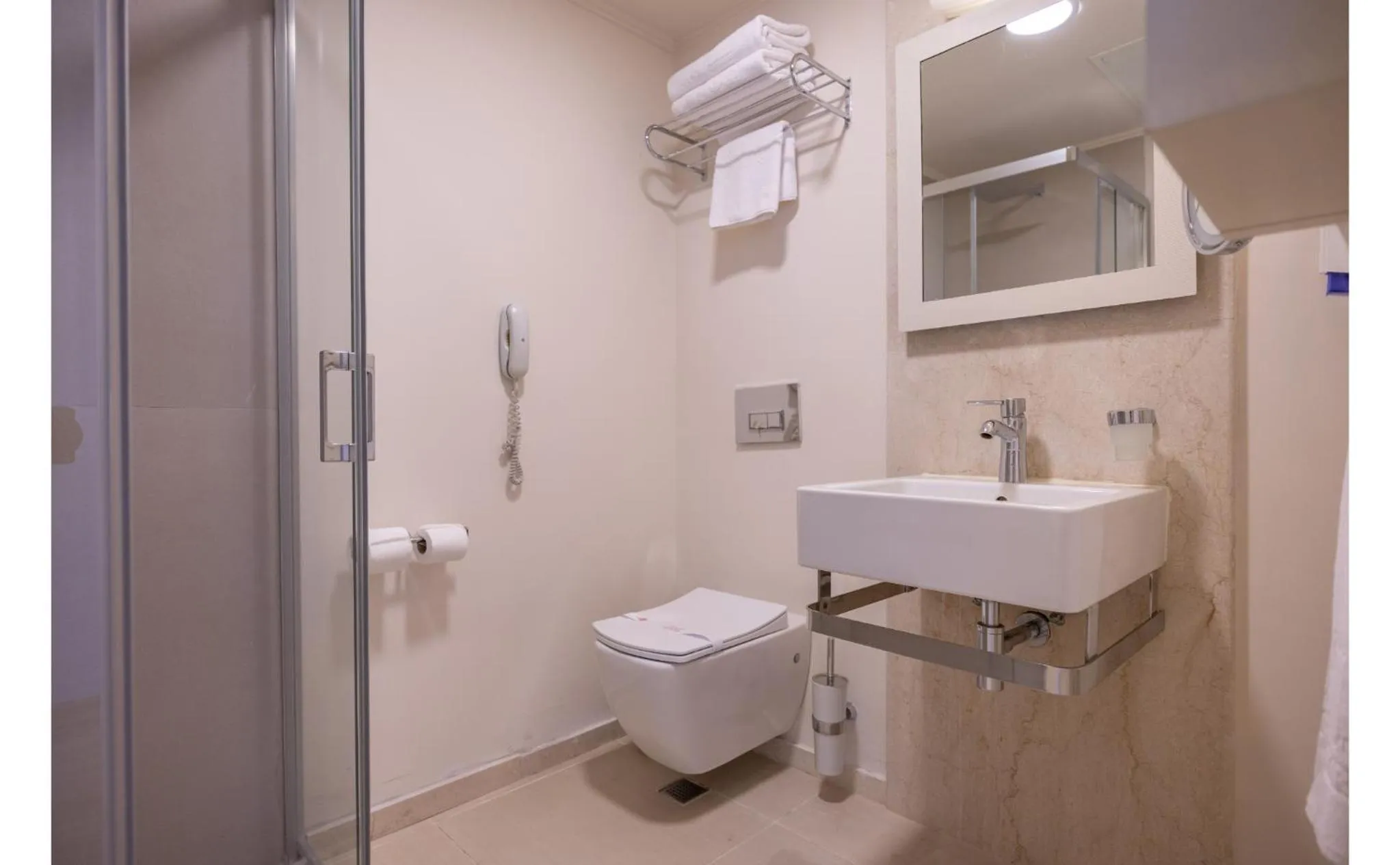 Shower in Sisus Marina Hotel