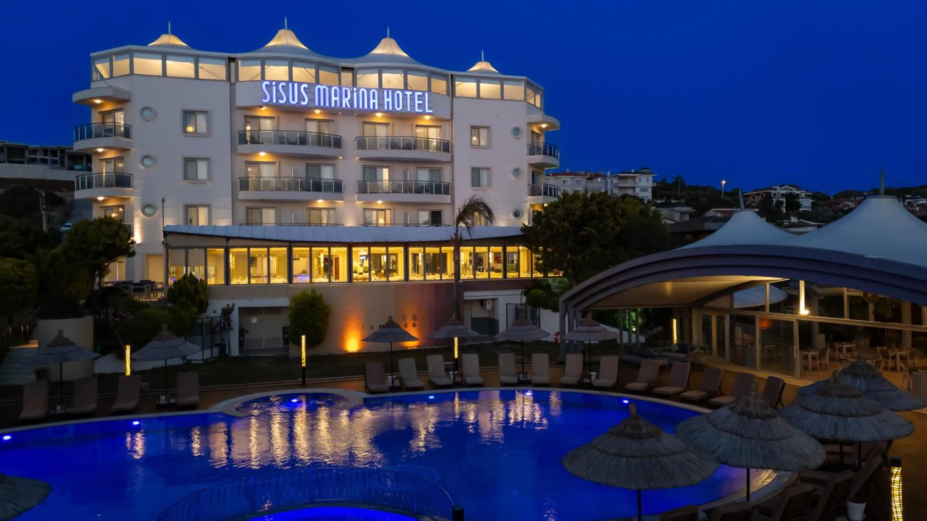 Property building in Sisus Marina Hotel