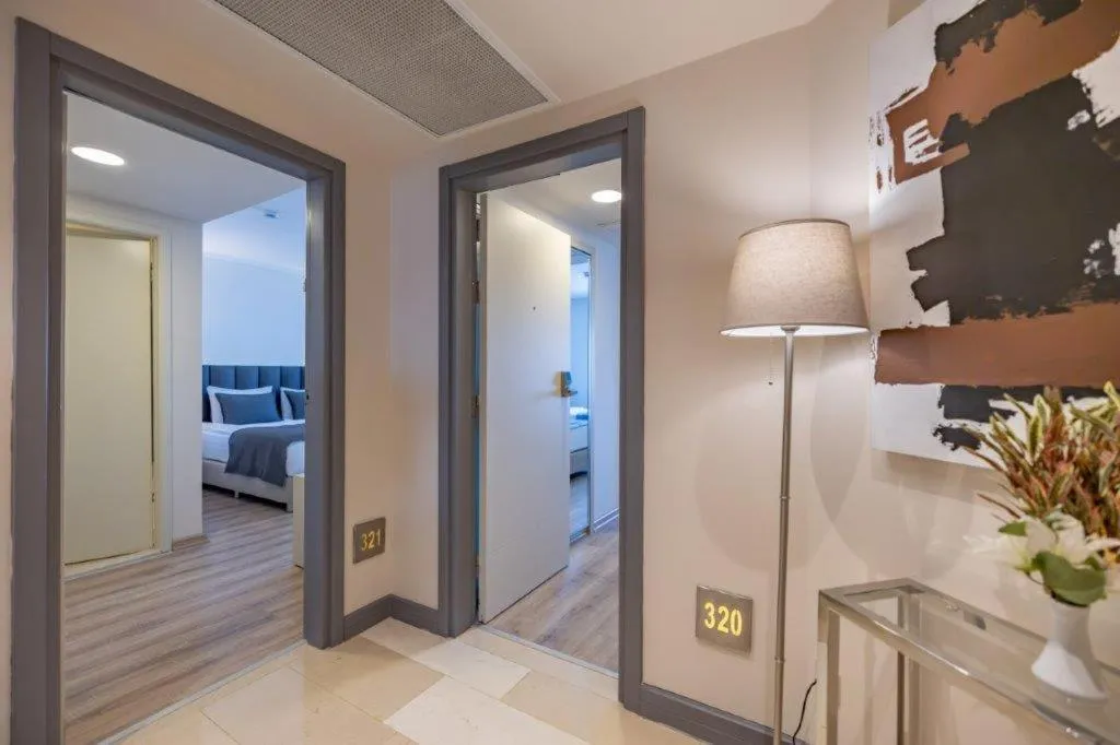 Photo of the whole room, Bed in Sisus Marina Hotel