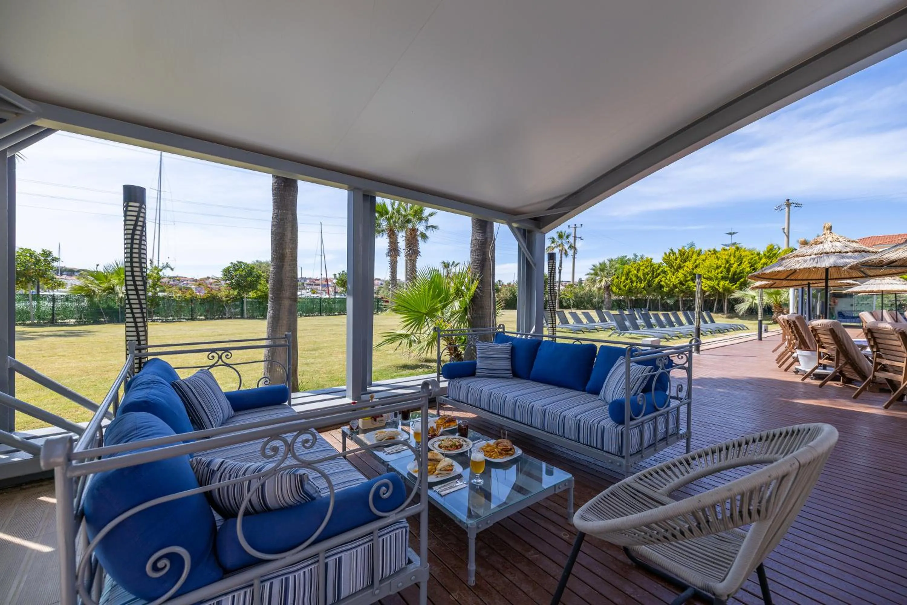 Patio in Sisus Marina Hotel