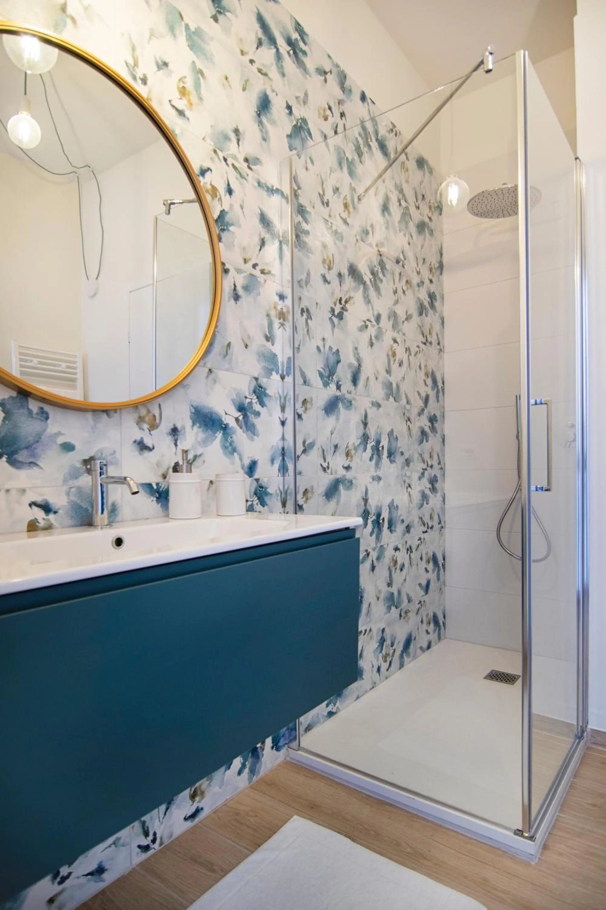 Shower in Gigi Suites&Apartments