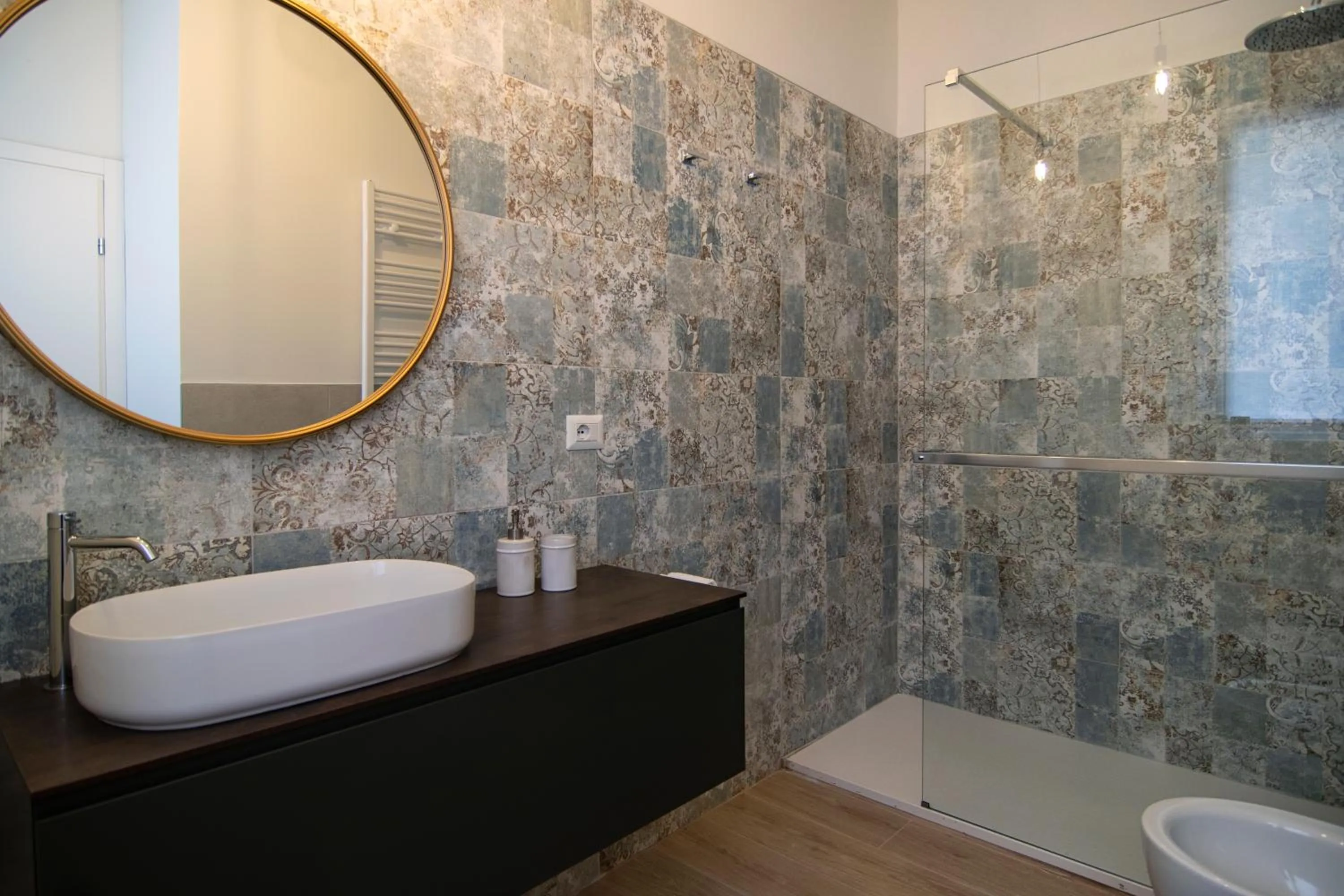 Shower in Gigi Suites&Apartments