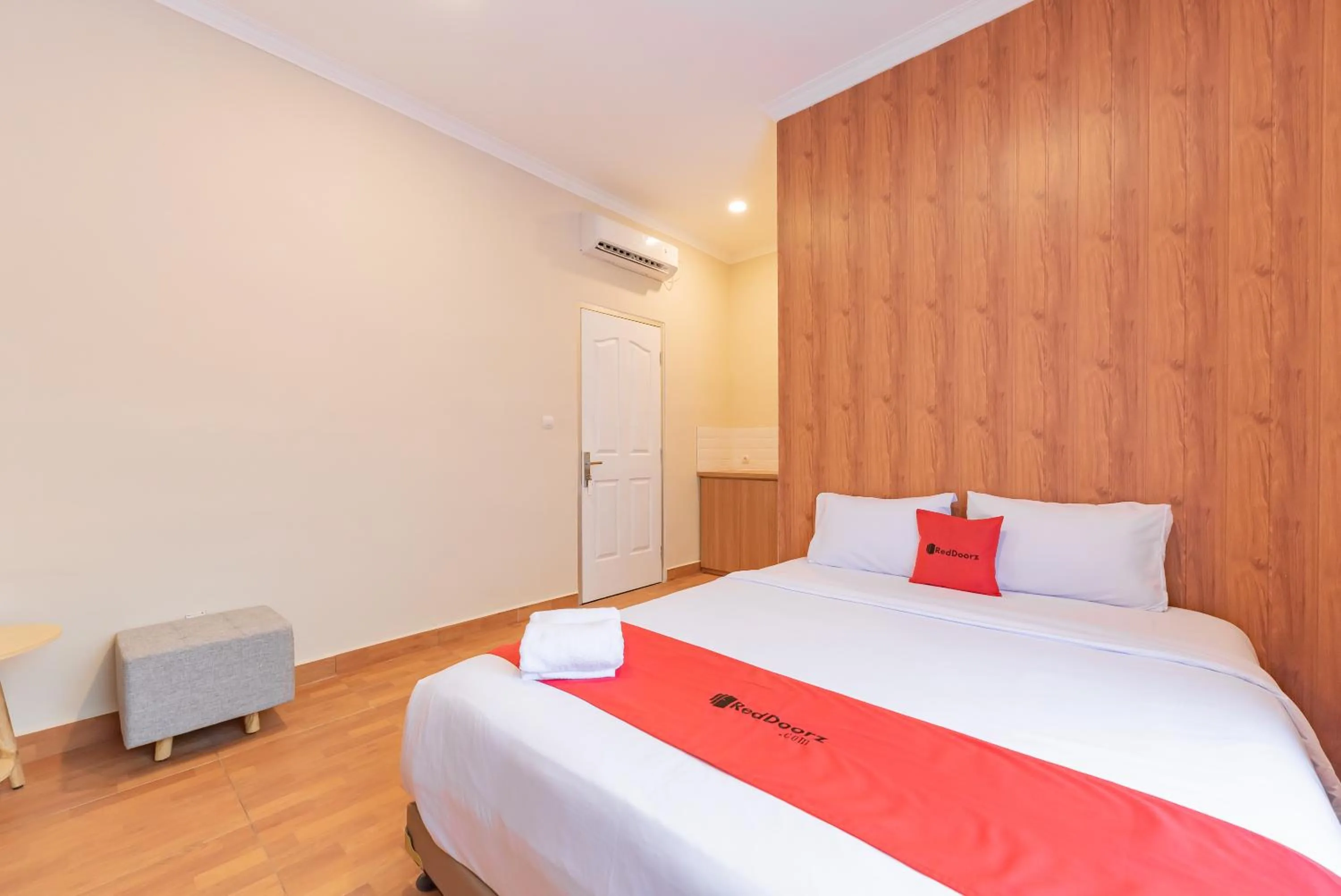 Bedroom, Bed in RedDoorz Plus @ Bagusrangin Street 2