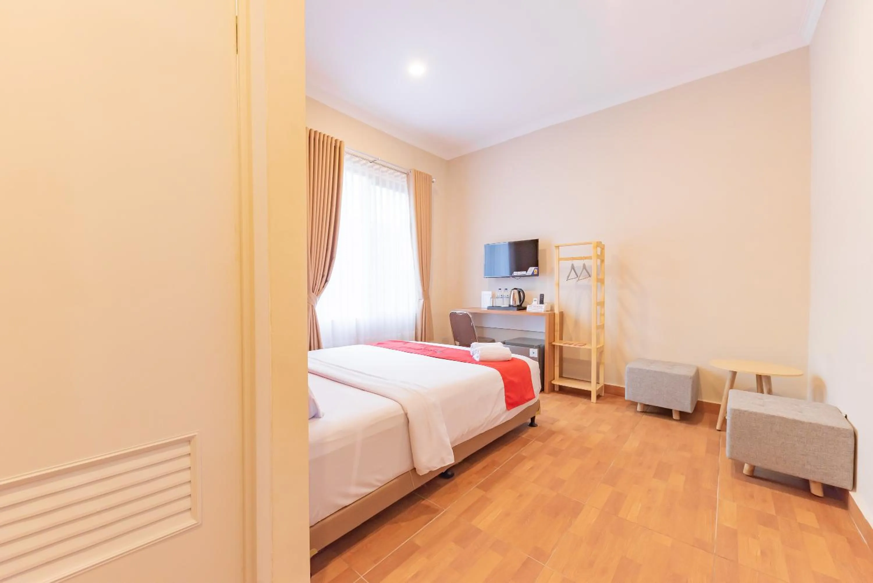 Bedroom, Bed in RedDoorz Plus @ Bagusrangin Street 2