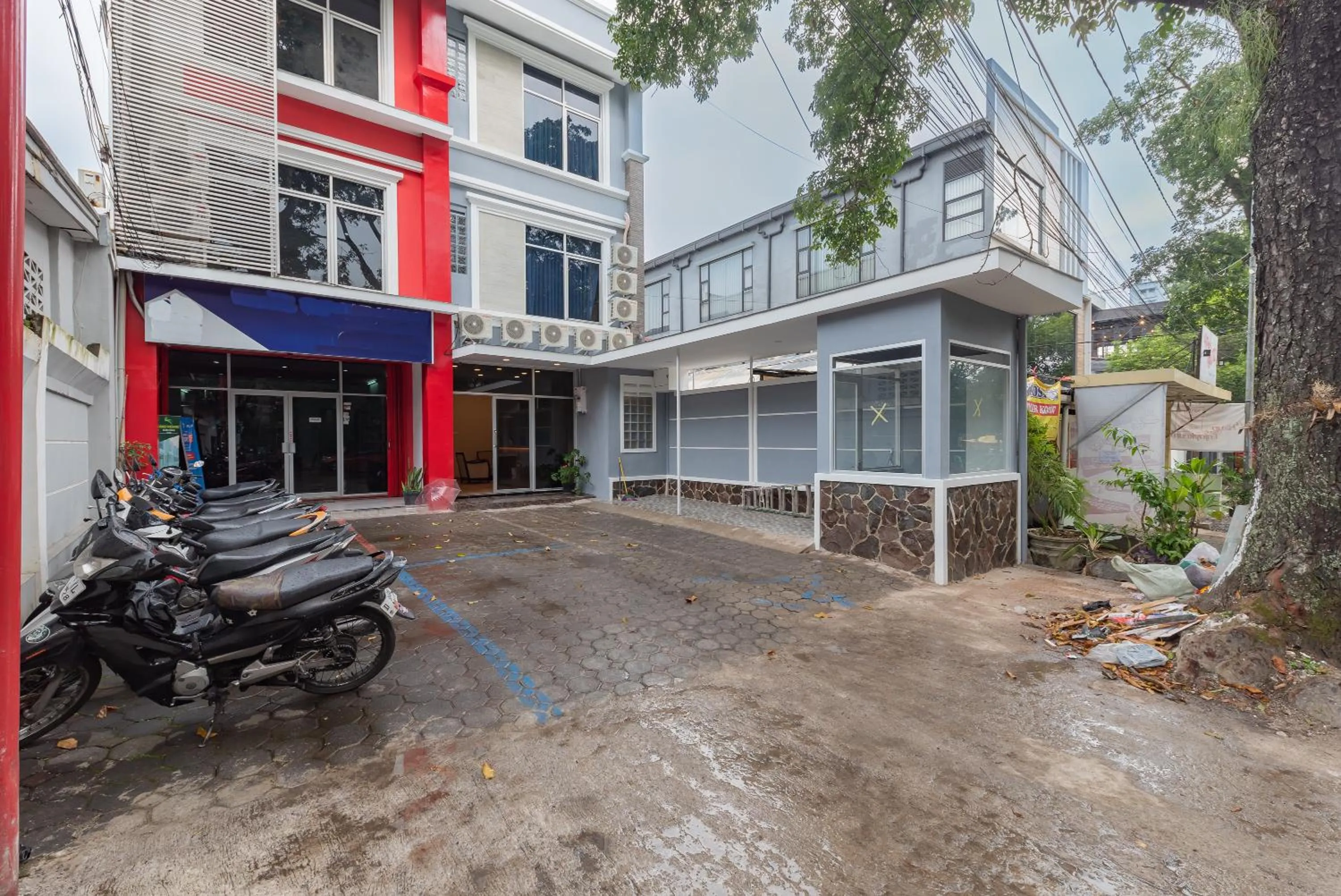 Property building in RedDoorz Plus @ Bagusrangin Street 2