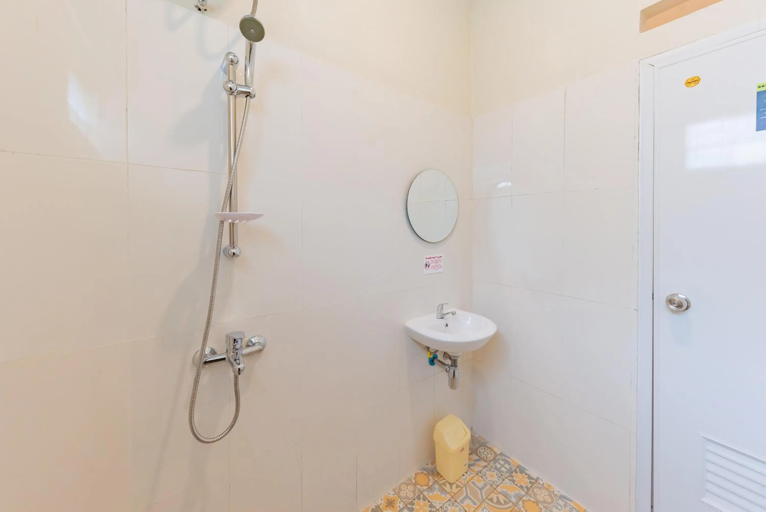 Bathroom in RedDoorz Plus @ Bagusrangin Street 2