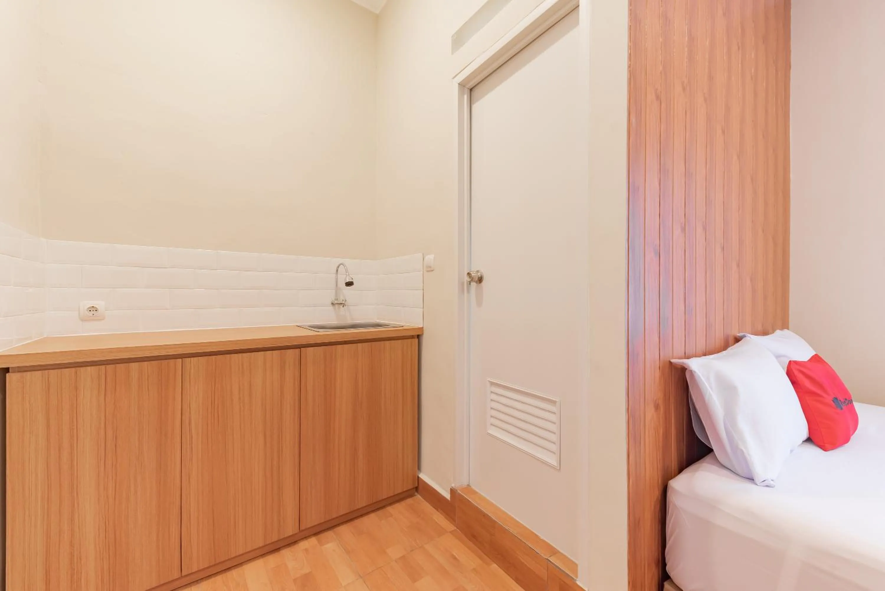 Other, Bed in RedDoorz Plus @ Bagusrangin Street 2