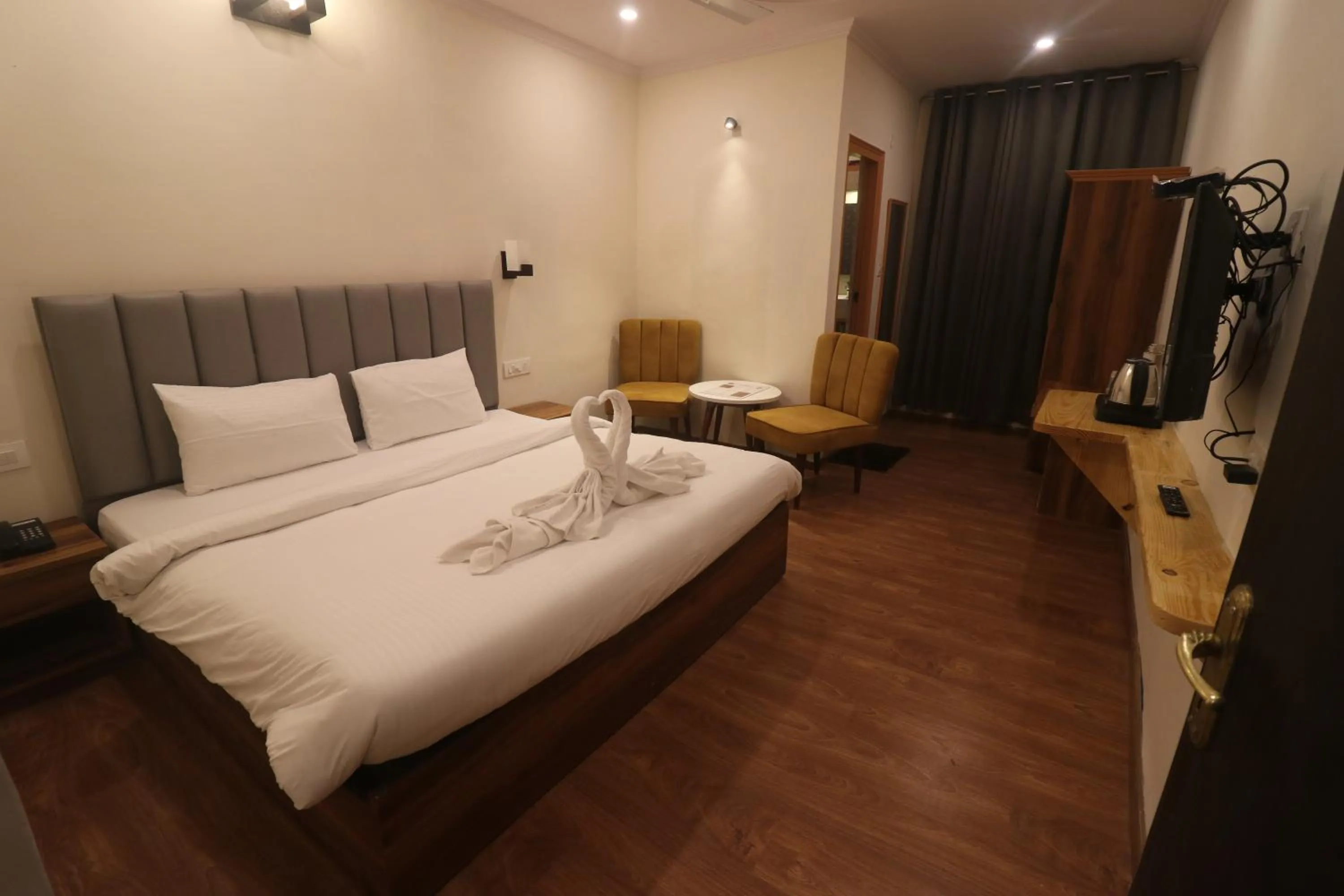 Bed in Aamod Feather Touch - Nainital