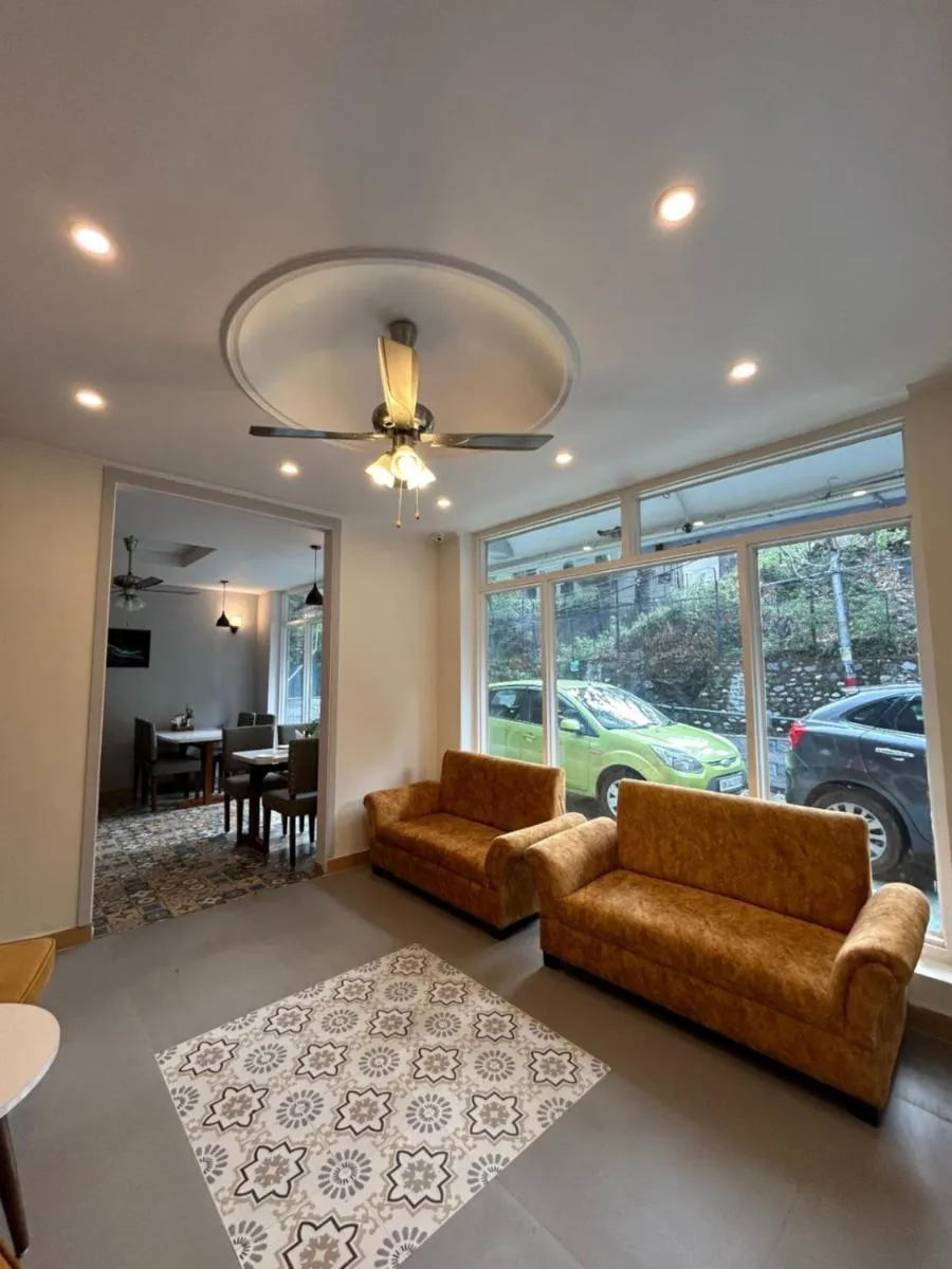 Lobby or reception in Aamod Feather Touch - Nainital