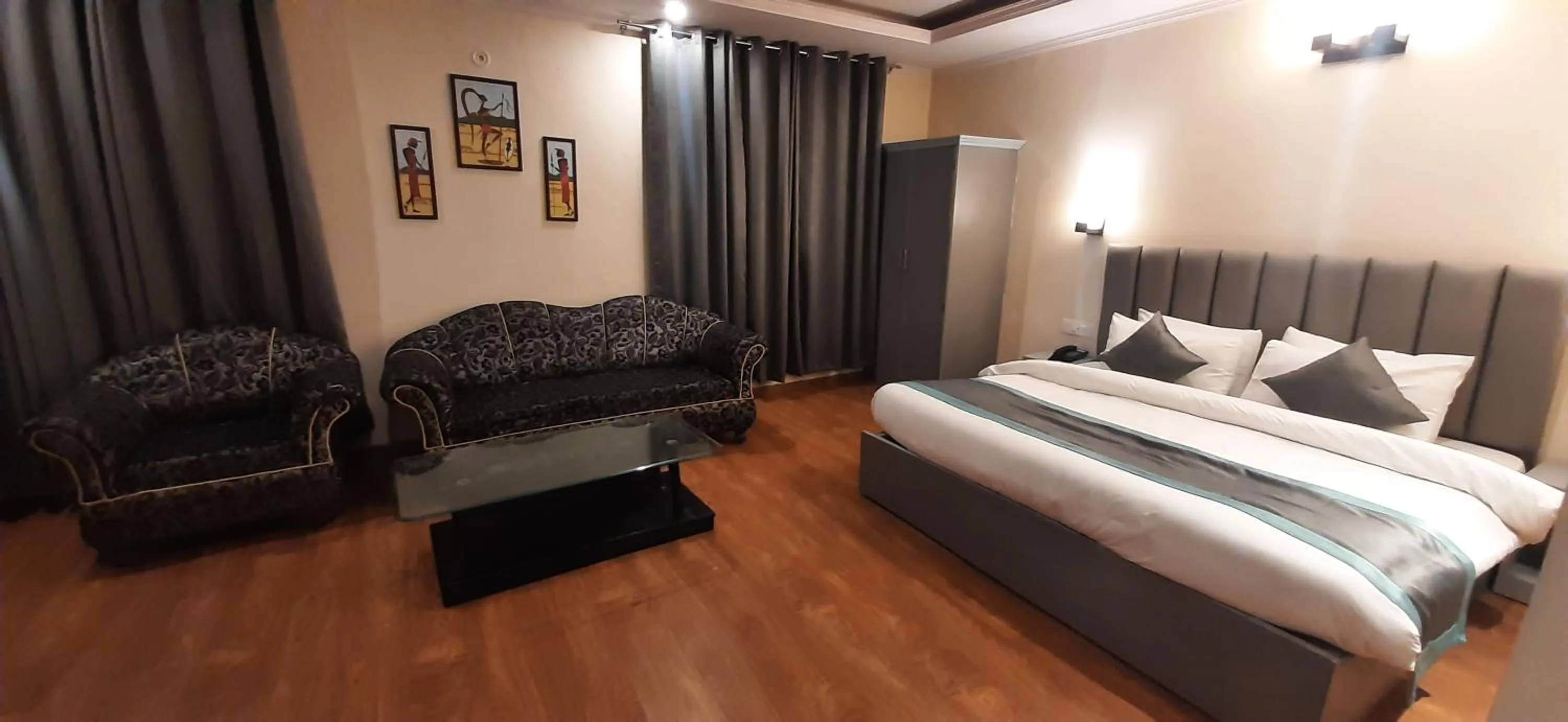 Bedroom, Bed in Aamod Feather Touch - Nainital