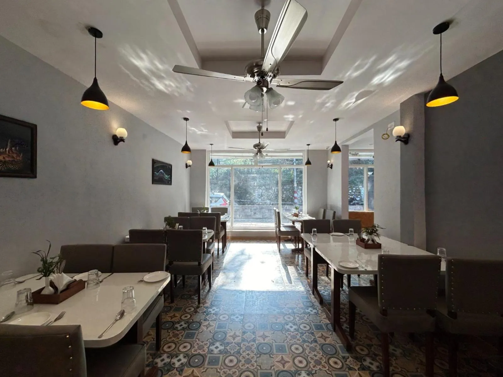 Restaurant/places to eat in Aamod Feather Touch - Nainital