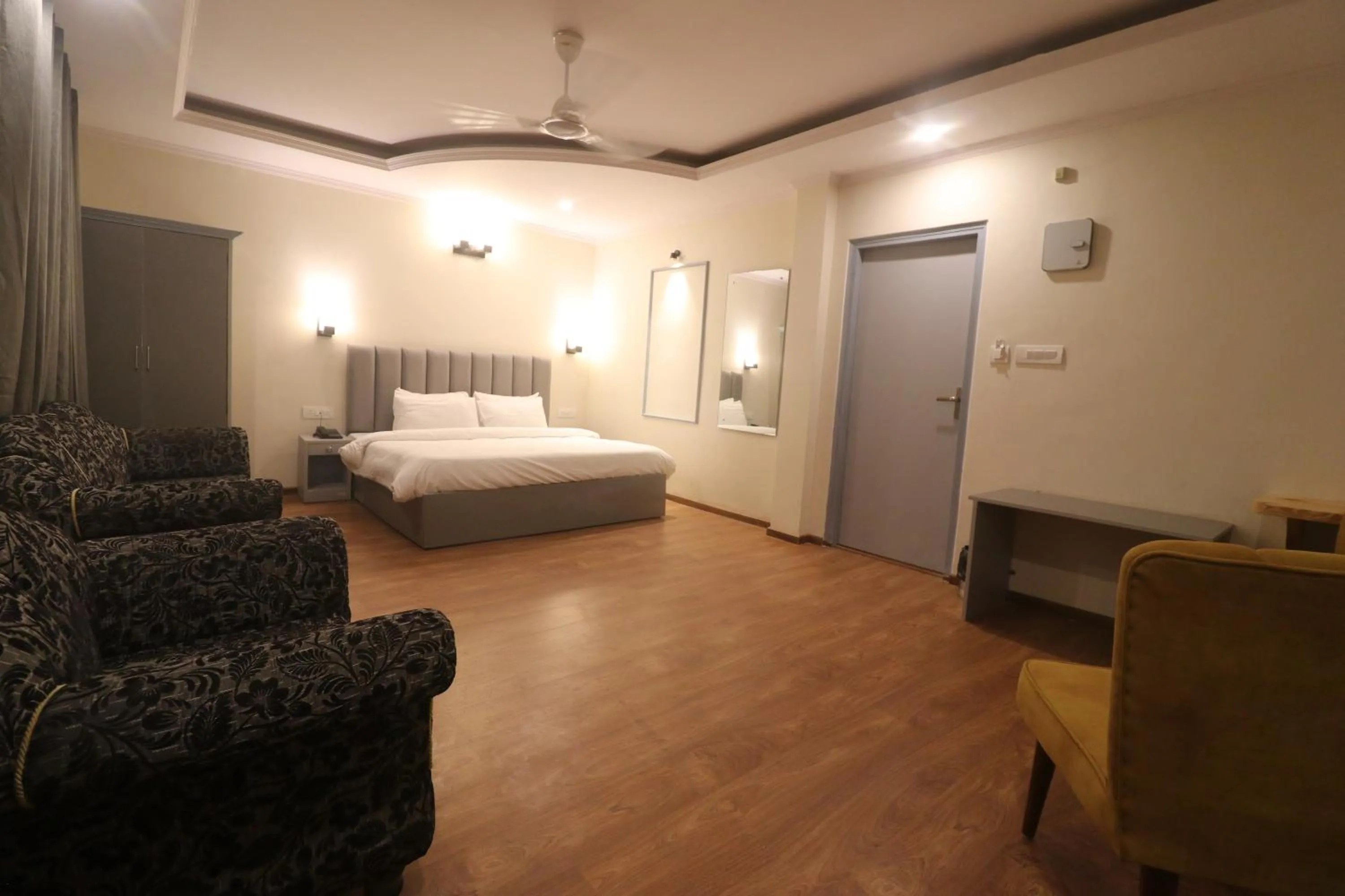 Photo of the whole room, Bed in Aamod Feather Touch - Nainital