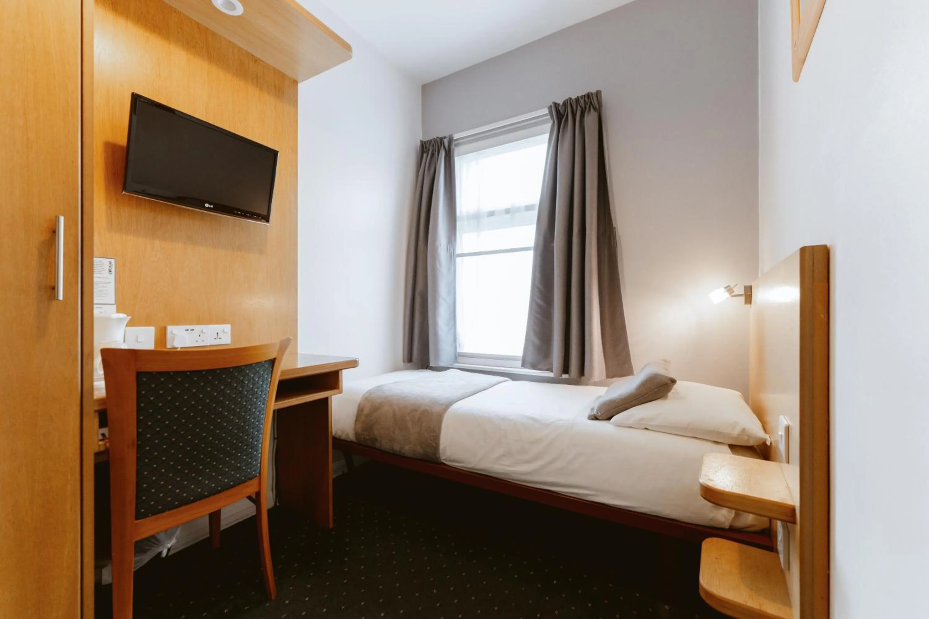 Bedroom, Bed in Star Hotel